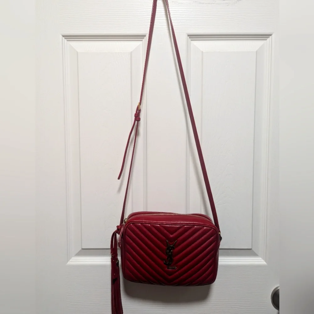 Saint Laurent Lou Camera Bag Matelasse Chevron Leather Small Red - Picture 2 of 10